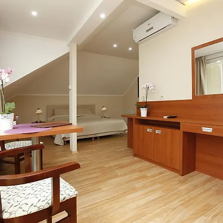 Casa de hóspedes Astra 2*